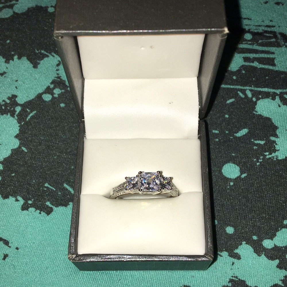Ring - Picture 3 of 3